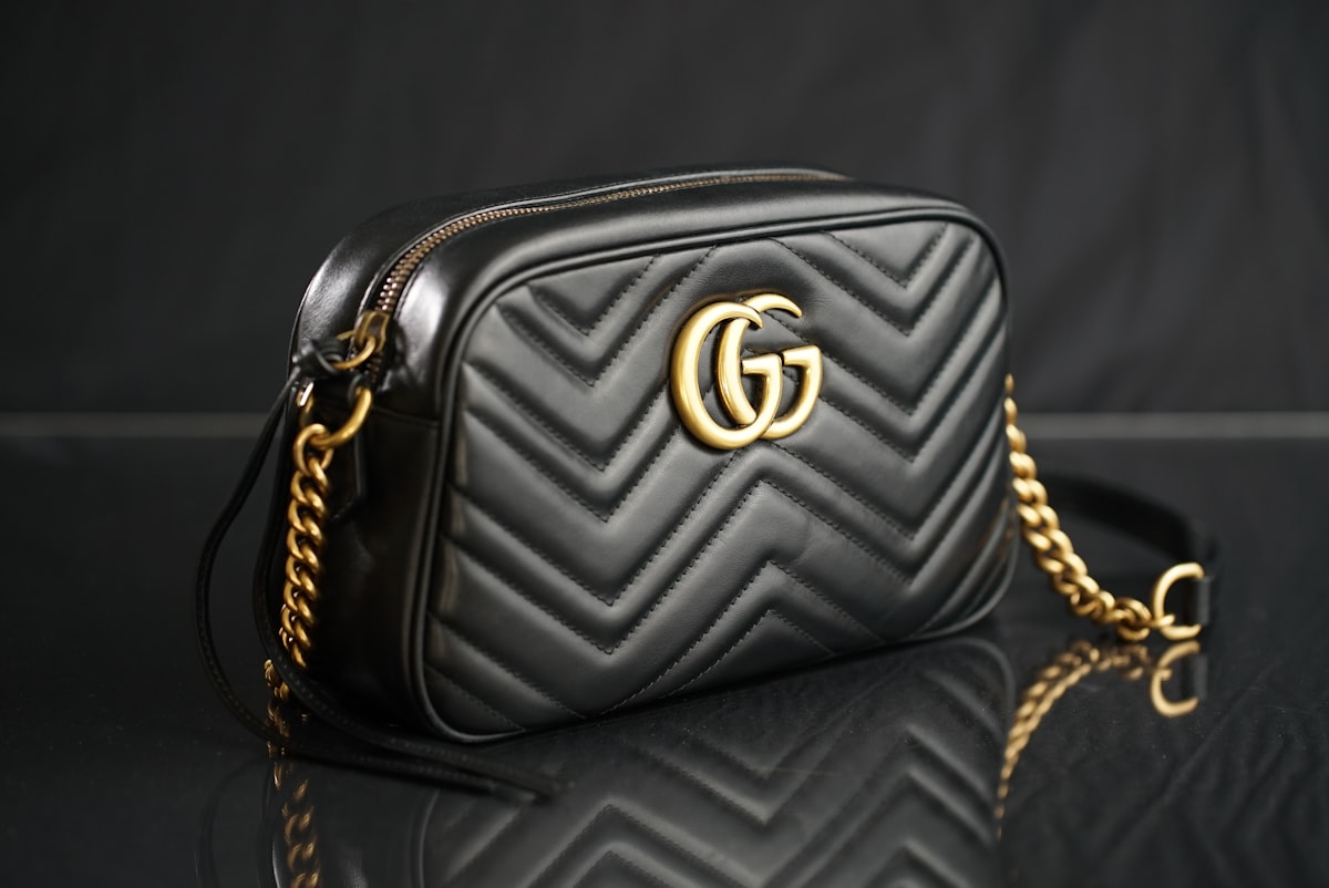 Leather shoulder bag